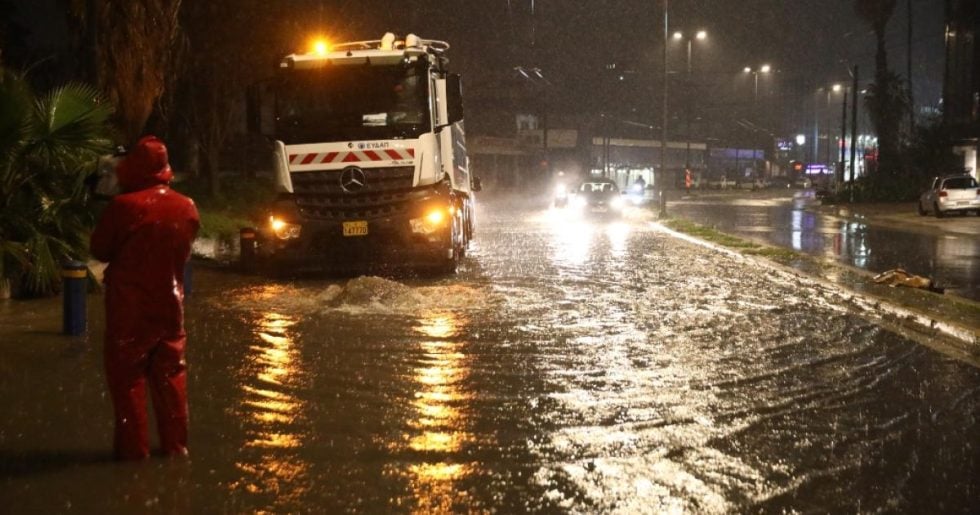 Πάνω από 140 χιλιοστά βροχής στην Αττική - Εικόνες καταστροφής